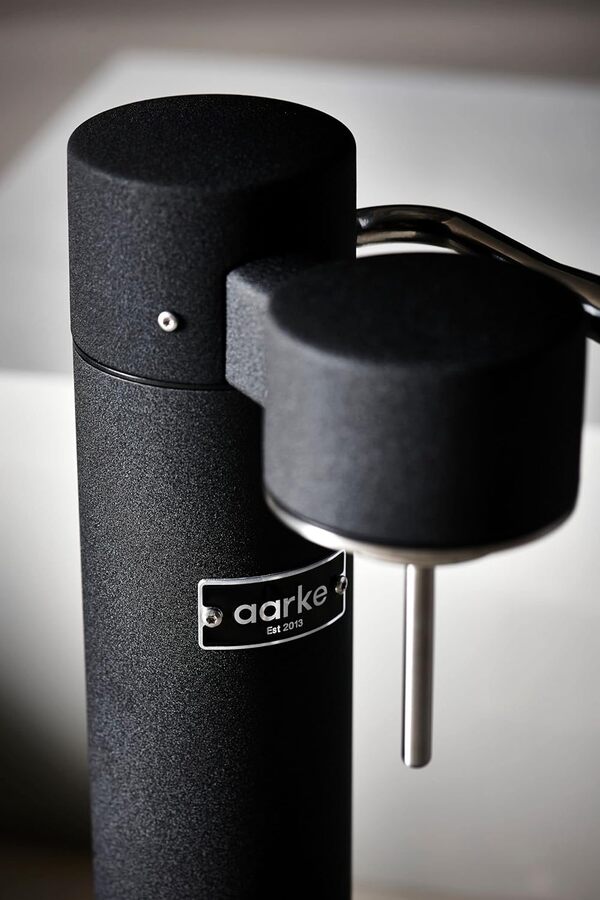 Aarke Carbonator 3, Machine à Soda avec 2 x Bouteilles d'eau (800ml), Finition Noir mat