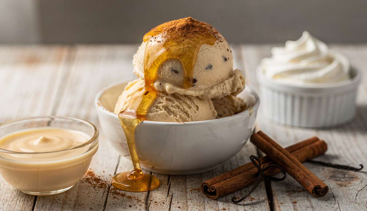 Glace au miel et cannelle sans œufs : recette gourmande