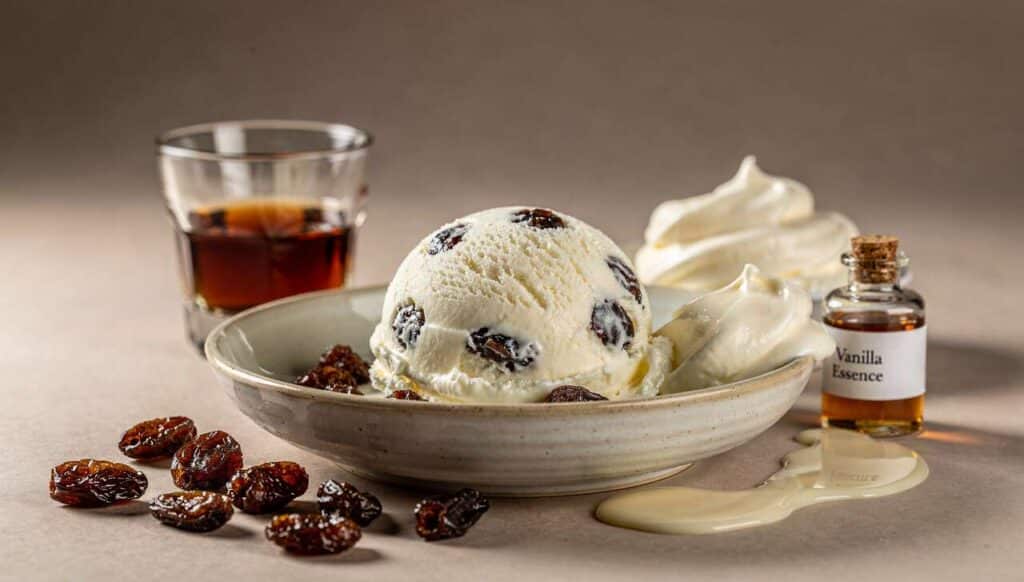 Glace au rhum et raisins Malaga : recette gourmande