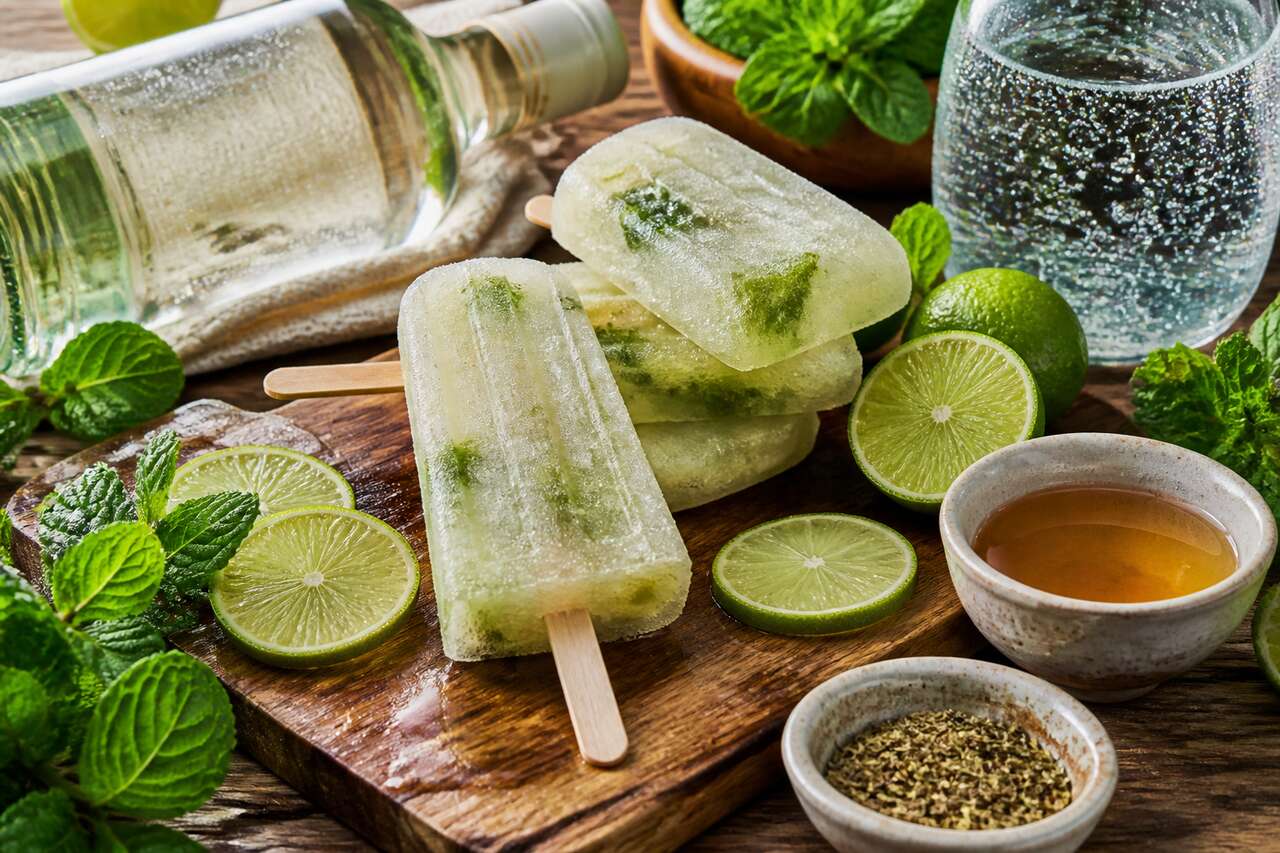 Mojito poptails : bâtonnets glacés à la menthe et rhum