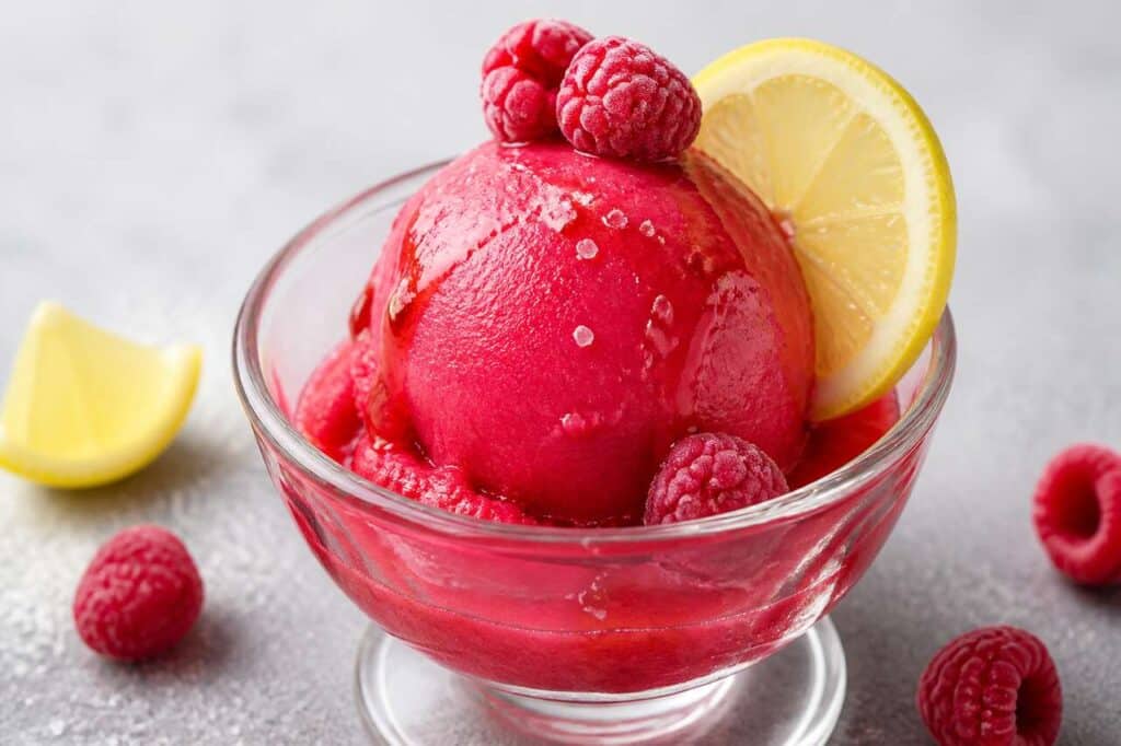 Sorbet aux framboises : recette facile et rafraîchissante